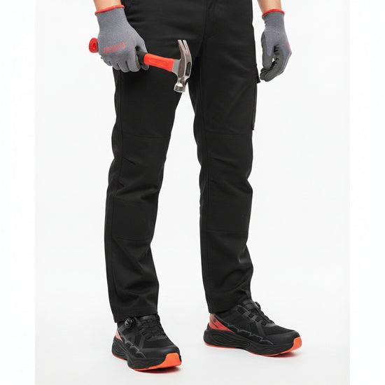RewanPro ForcePro – buty robocze S3, czarno-pomarańczowe, scena robocza z młotkiem