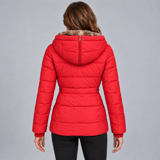 Taliowana kurtka pikowana z kapturem z futerkiem – zdjęcie 16