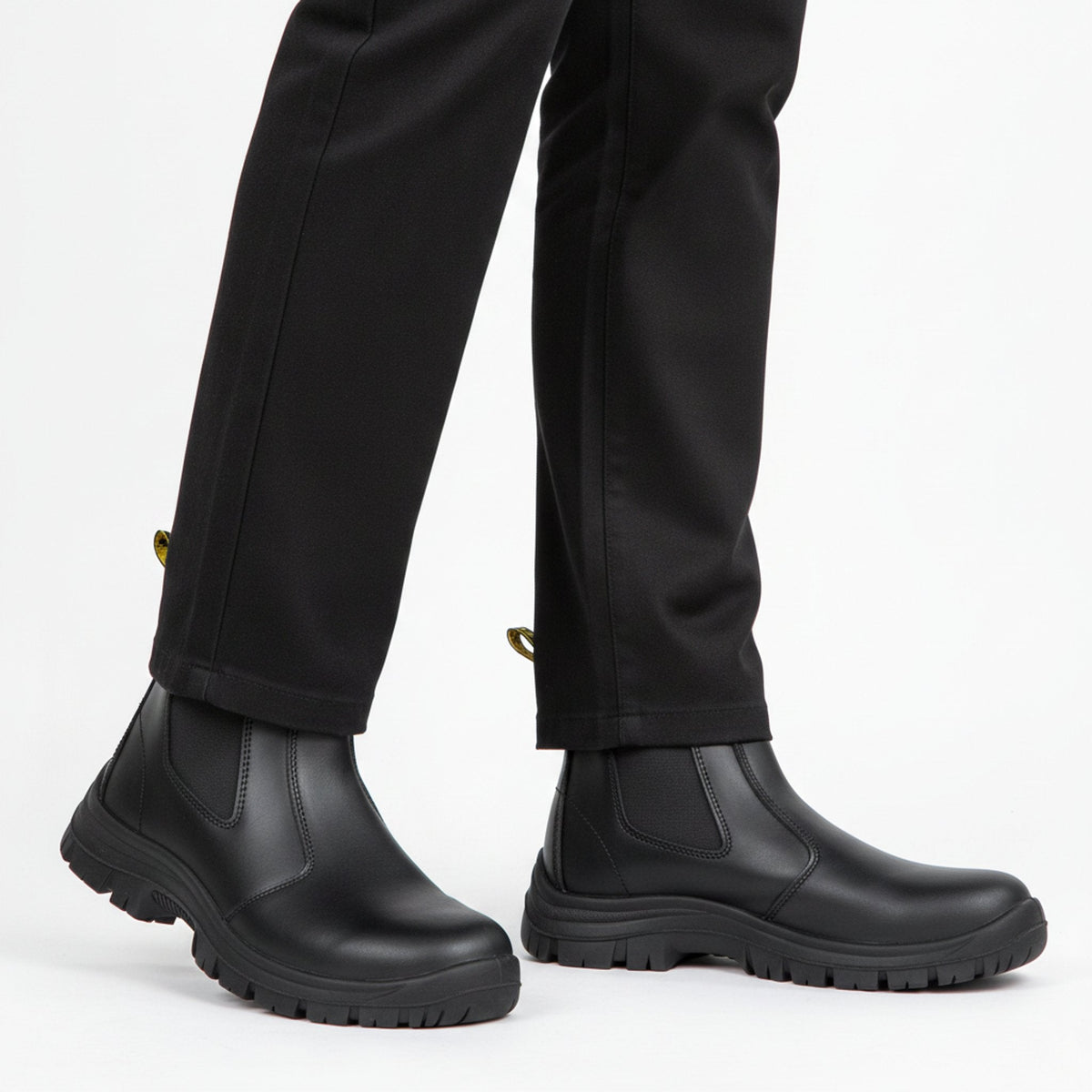RewanPro Frex G – wsuwane buty robocze S3, czarne, widok z przodu w studiu