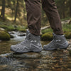 RewanPro Mount 2.0 – ocieplane buty trekkingowe, szare, przejście przez strumień