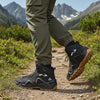 RewanPro Mount 2.0 – ocieplane buty trekkingowe, czarne, krok na szlaku, widok z boku
