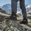 RewanPro Mount 2.0 – ocieplane buty trekkingowe, czarne, stopa na skale na górskim szlaku