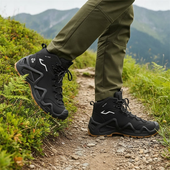 RewanPro Mount – buty trekkingowe, czarne, krok na szlaku, widok z boku