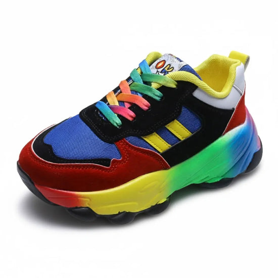 RewanPro Rainbow - pojedynczy but niebiesko-czerwono-czarny, ujęcie 3/4 z kolorowymi sznurówkami