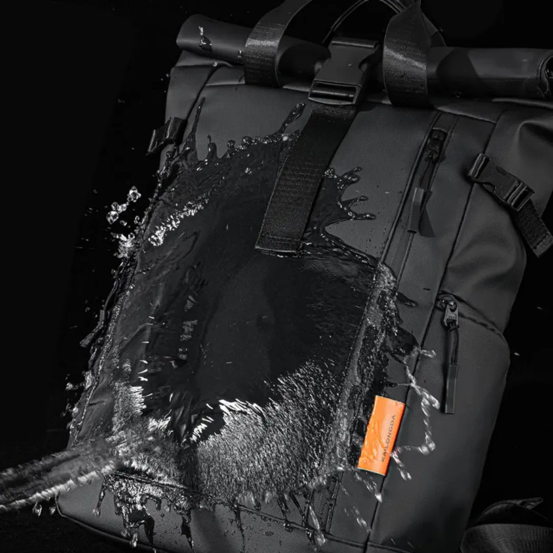 RewanPro Rear - widok otwartego roll-top, kieszeń wewnętrzna na laptopa
