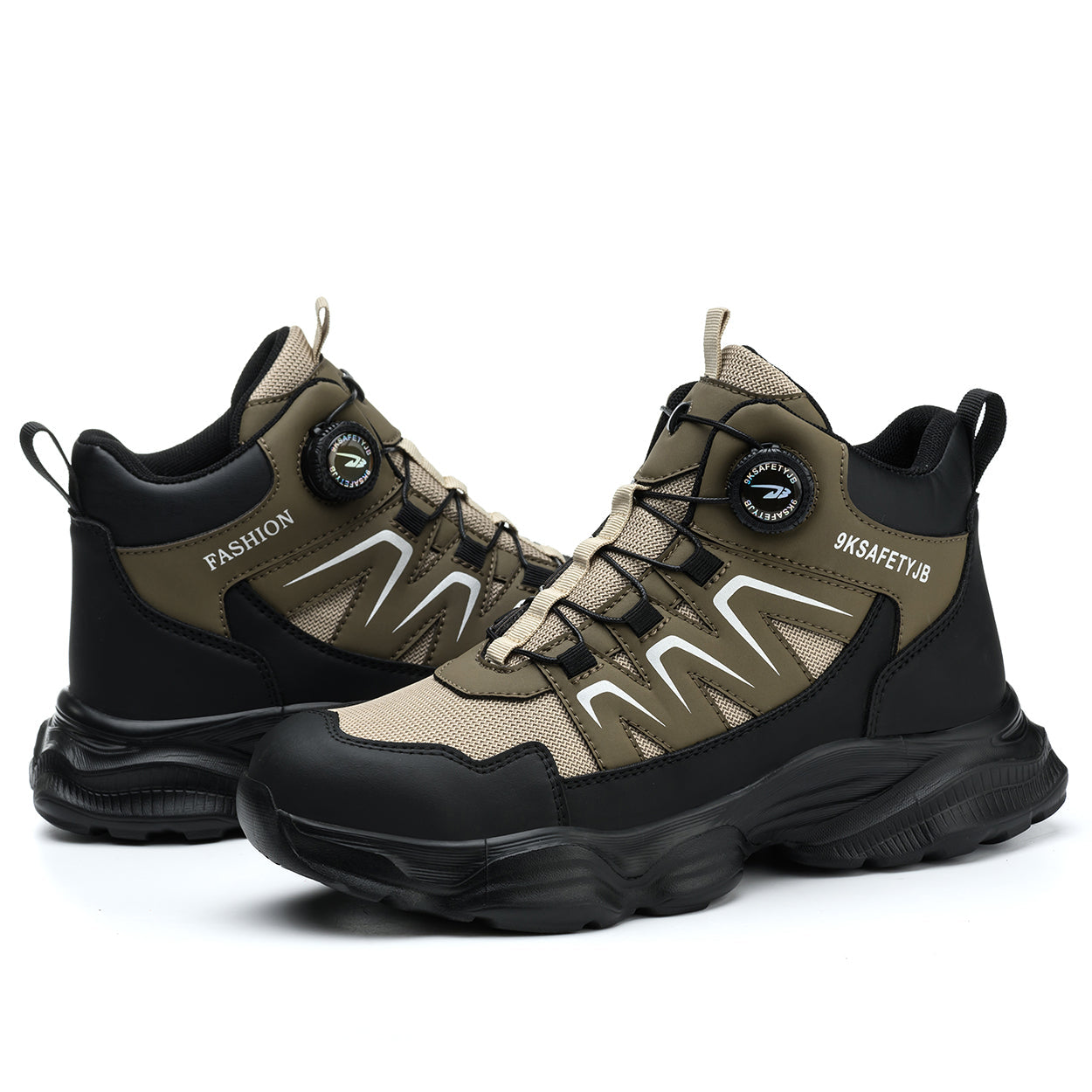 RewanPro Tundra S3 - piaskowy but noszony, krok na skale, scena outdoor