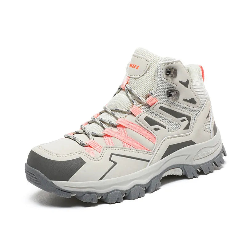 RewanPro Voyager wysokie buty trekkingowe jasnoszare z różowymi akcentami, gruba podeszwa all-terrain — ujęcie boczne hero