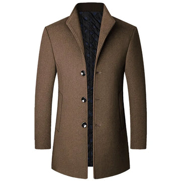 Męski płaszcz zimowy taliowany – widok z przodu